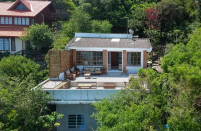 Casa Pé Na Areia Praia da Solidão Com 3 dormitórios Senso 2 Casas