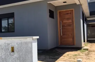 Casa alta padrão nova com 4 dormitórios a duas quadras da praia