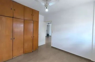 Apto amplo no centro – 2 dorms com armários e 90m² bem distribuídos