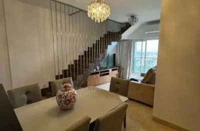 Cobertura duplex com piscina privativa e vista incrível – 196 m²