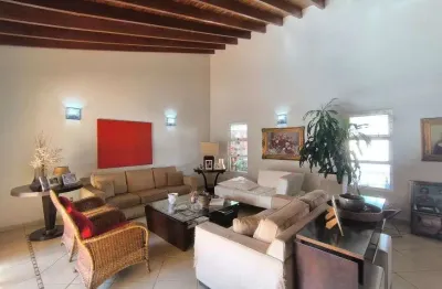 Casa comercial com 350 m² | 5 salas | piscina e área externa ampla