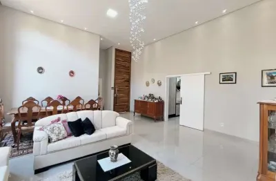 Sobrado mobiliado com piscina e área gourmet | 240 m² | condomínio fechado com lazer completo