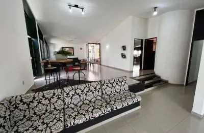 Imóvel comercial com piscina e 700m² – ideal para clínicas e escolas