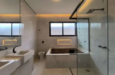 Casa térrea de alto padrão, c. piscina aquecida, home e escritório