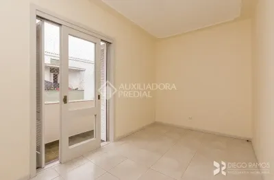 Apartamento de 03 quartos, com 103,00 m² privativos, no  coração do  bairro menino deus,