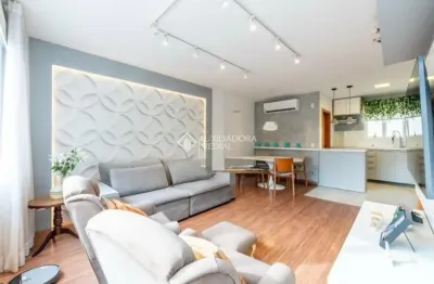 Apartamento totalmente reformado e mobiliado, com 74m2, 2 dormitórios, no bairro vila ipiranga.