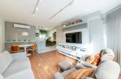 Apartamento totalmente reformado e mobiliado, com 74m2, 2 dormitórios, no bairro vila ipiranga.