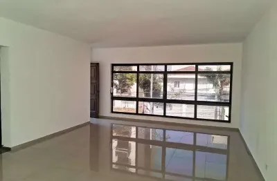 Casa com 3 quartos para alugar na Avenida Dória, Vila Alexandria, São Paulo