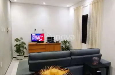 Casa com suíte e amplo quintal na Nova Angra – Angra dos Reis/RJ