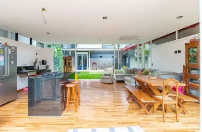 Linda casa de arquiteto a venda no brooklin, com 500m² de terreno