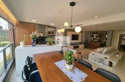 Apartamento reformado, 4 dormitórios,  3 suítes, 3 vagas de garagem e um depósito no subsolo