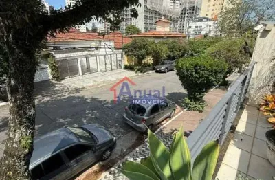 Oasis no planalto paulista: espaçosa residência com terraço privativo