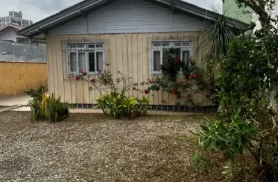 Casa com 2 dormitórios para alugar no bairro são joão- itajaí sc