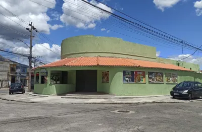 Alugo espaço comercial 319m² para padarias sacolão comércios em geral estr realengo