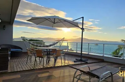 Cobertura magnifica em frente ao mar na praia de canasvieiras