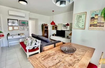 Cobertura ensolarada a apenas 450 metros da praia de canasvieiras