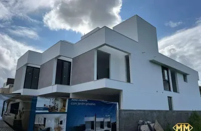 Sobrado com 03 dormitórios em loteamento charmoso na cachoeira do bom jesus