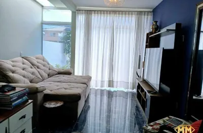 Lindo sobrado com 2 suítes em rua tranquila na praia dos ingleses