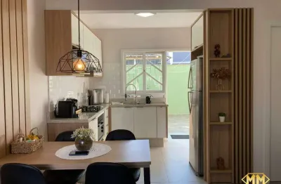 Sobrado semi mobiliado próximo da avenida principal do bairro ingleses