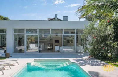 Casa disponível para à venda próximo a praia brava, florianópolis, sc