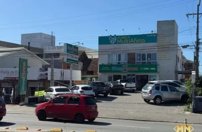 Loja comercial com mais de 200m2 na avenida principal da praia dos ingleses