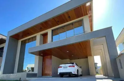 Casa ampla e moderna em condomínio em fechado no norte da ilha