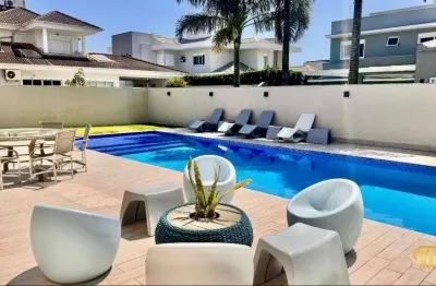 Casa disponível para à venda próximo a jurerê internacional, florianópolis, sc