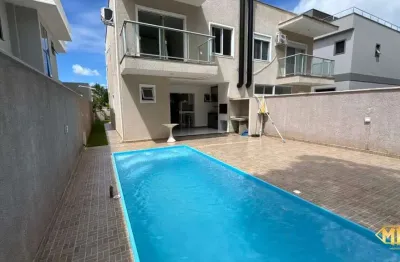 Bela casa com piscina e 3 dormitórios em rua tranquila no bairro Ingleses