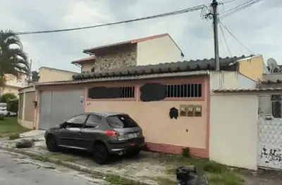 Casa linear - 3 quartos - 1 suíte - 2 banheiros - próximo restaurante steack truck