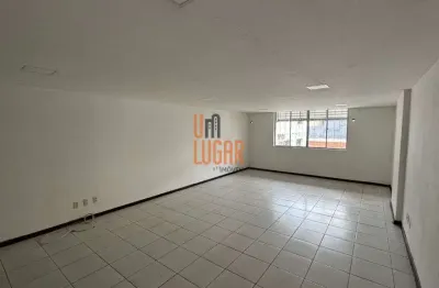 Sala comercial de 60m2 para aluguel no centro empresarial bolonha, nazare