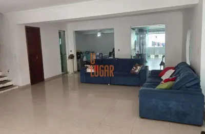 Casa de 2 pavimentos para aluguel ou venda, com 5 quartos e garagem,