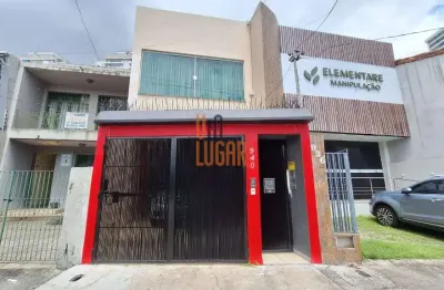Casa com 2 pavimentos para aluguel comercial, com 4 quartos sendo 3 suites e garagem.