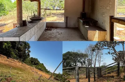 Chácara a 14 km de parauna  7 hectares  toda cercada con curral e chiqueiro