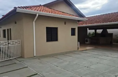 Casa em condomínio colina das estrelas, tatuí: com 5 suítes para  venda por r$1.800.000,00, ou  para locação por r$10.000,00 já incluso iptu e condomínio.