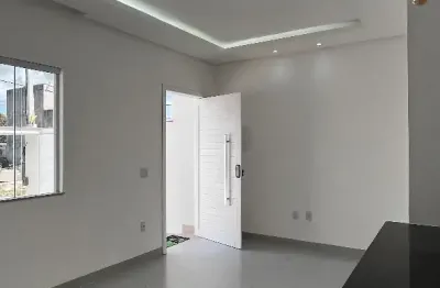 Casa à venda linear- 2 quartos sendo 1 suíte, vale das palmeiras