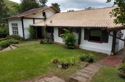 Casa de 300 m² com 5 quartos e piscina em itaipava em sítio no meio do verde exuberante