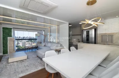 Apartamento 3 dormitórios transformado em 2 sendo 1 suíte master e o outro em escritório no bairro petrópolis