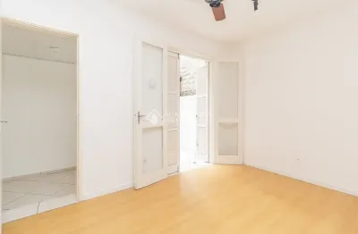 Apartamento jk semi-mobiliado para alugar em porto alegre! 43m² | 1 quarto com armários | sacada ensolarada ️   próximo ao zaffari, parque farroupilha, auditório araújo vianna e shopping joão pessoa.