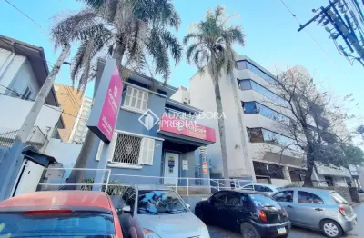 Sobrado amplo com 300m² – excelente estrutura e pronto para uso!  descubra este sobrado espaçoso de 300m², localizado no centro do terreno, com ótima iluminação natural e estrutura reforçada. ideal pa