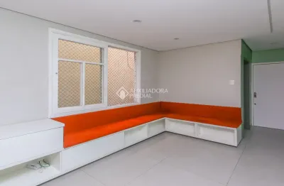 Apartamento reformado à venda – próximo à redenção | porto alegre   totalmente reformado, com móveis sob medida e pronto para morar!  este apartamento à venda em porto alegre, no bairro próximo ao par