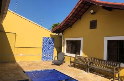 Excelente casa com 3 dormitóriossendo 1 suite com piscina  à venda, 125 m² por r$ 695.000.00 - jardim beira mar - peruíbe/sp