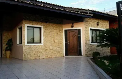 Excelente casa com 3 dormitórios sendo 1 suíte com amplo espaço  área gourmet com piscina ótima localização lado praia .