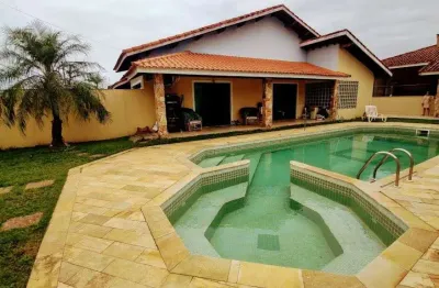 Excelente casa com 2 lotes  com 3 dormitórios sendo 2 suítes e uma máster com hidro área gourmet completa sauna  , piscina e hidro amplo espaço.