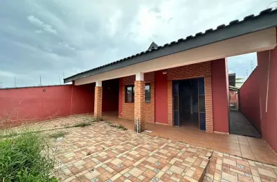 Excelente oportunidade sobrado 5 dormitórios sendo 2 suítes com edícula 900 mts da praia r$ 600.000.00