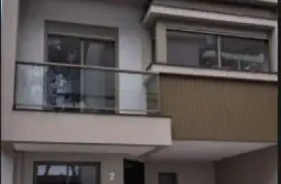 Belo e confortável sobrado triplex, proximidades do graciosa country club