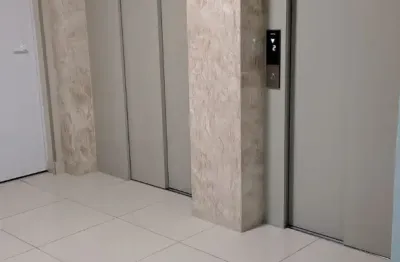 Apartamento no coração do vila izabel, com sala ampla, living conjugado com sacada (churrasqueira)