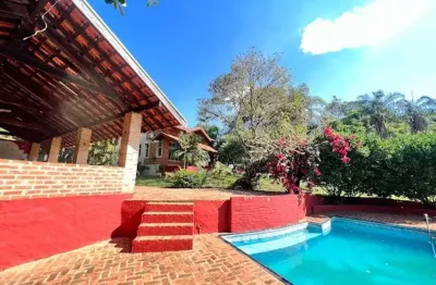 Fazenda/sítio/chácara para aluguel possui 285 metros quadrados com 3 quartos