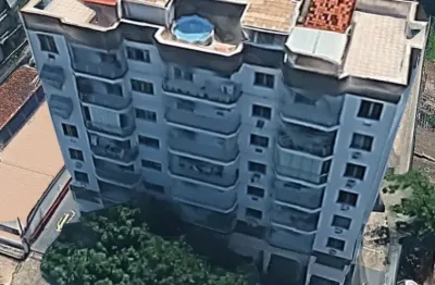 Lindo, espaçoso e muito arejado apartamento 2 quartos para morar