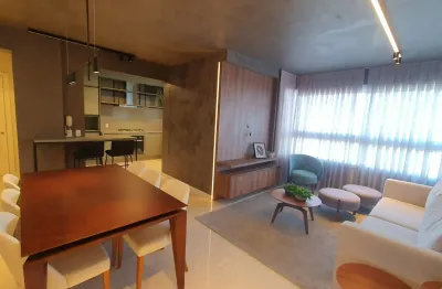 Apartamento mobiliado e decorado em andar alto no bairro panazollo