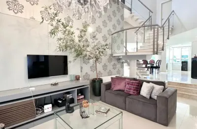 Belíssima casa no bairro colina sorriso, lidamente mobiliada e decorada.